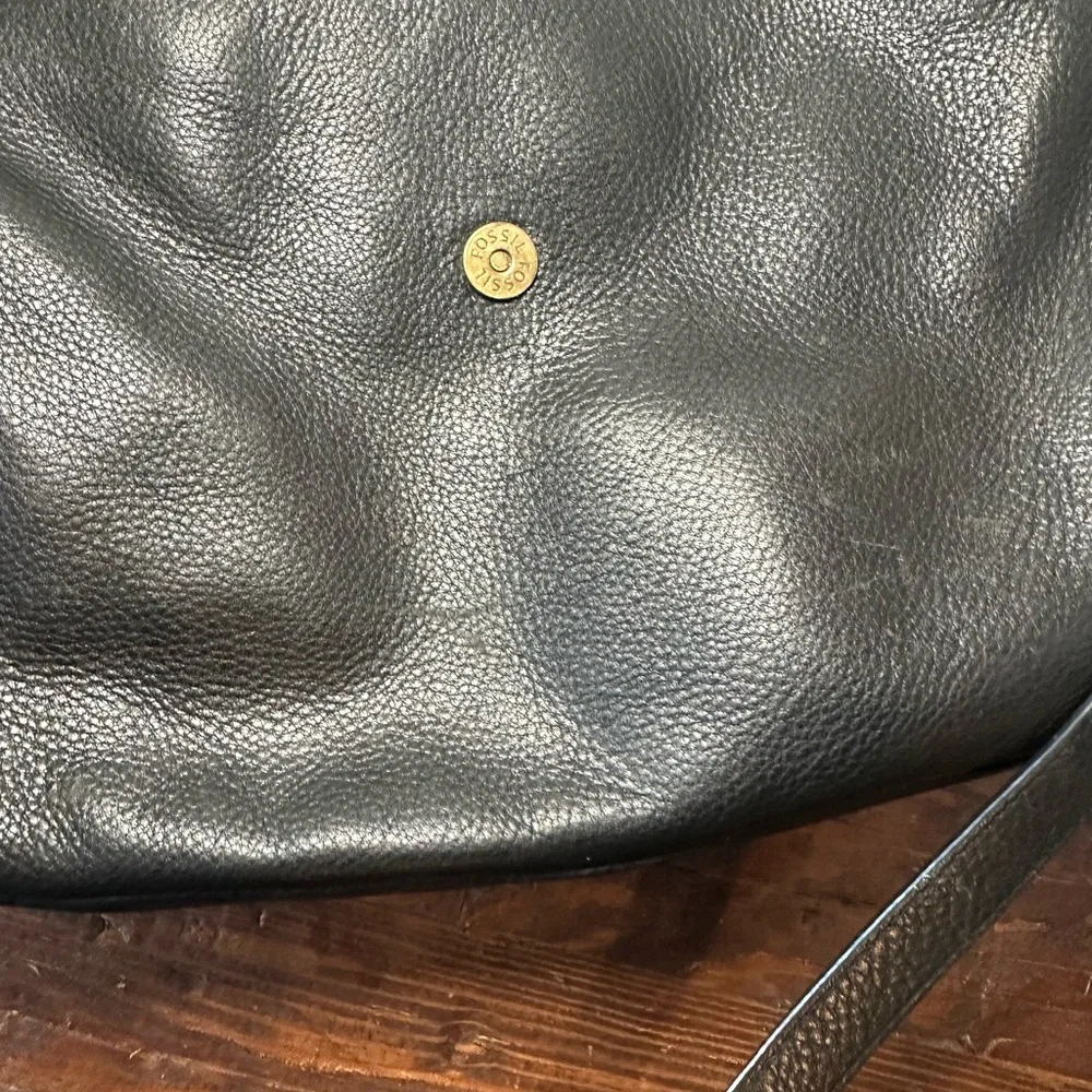 Fossil Vintage Shoulder Bag Black Leather Long Shoulder Strap Pockets Expandable